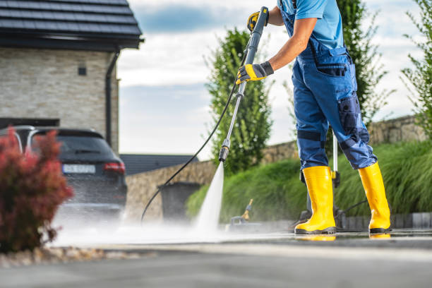 Best Garage Pressure Washing  in Parlier, CA